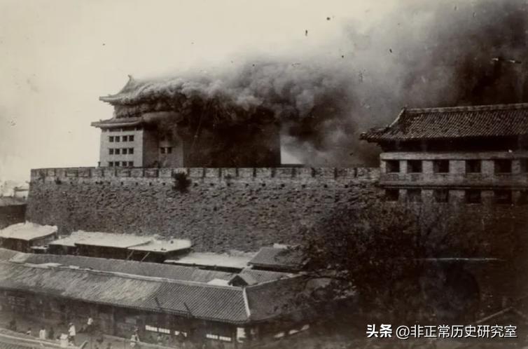 庚子之变后，北方八旗彻底崩了。

当时京师旗营里有两万五千人在册兵丁，能直接作战