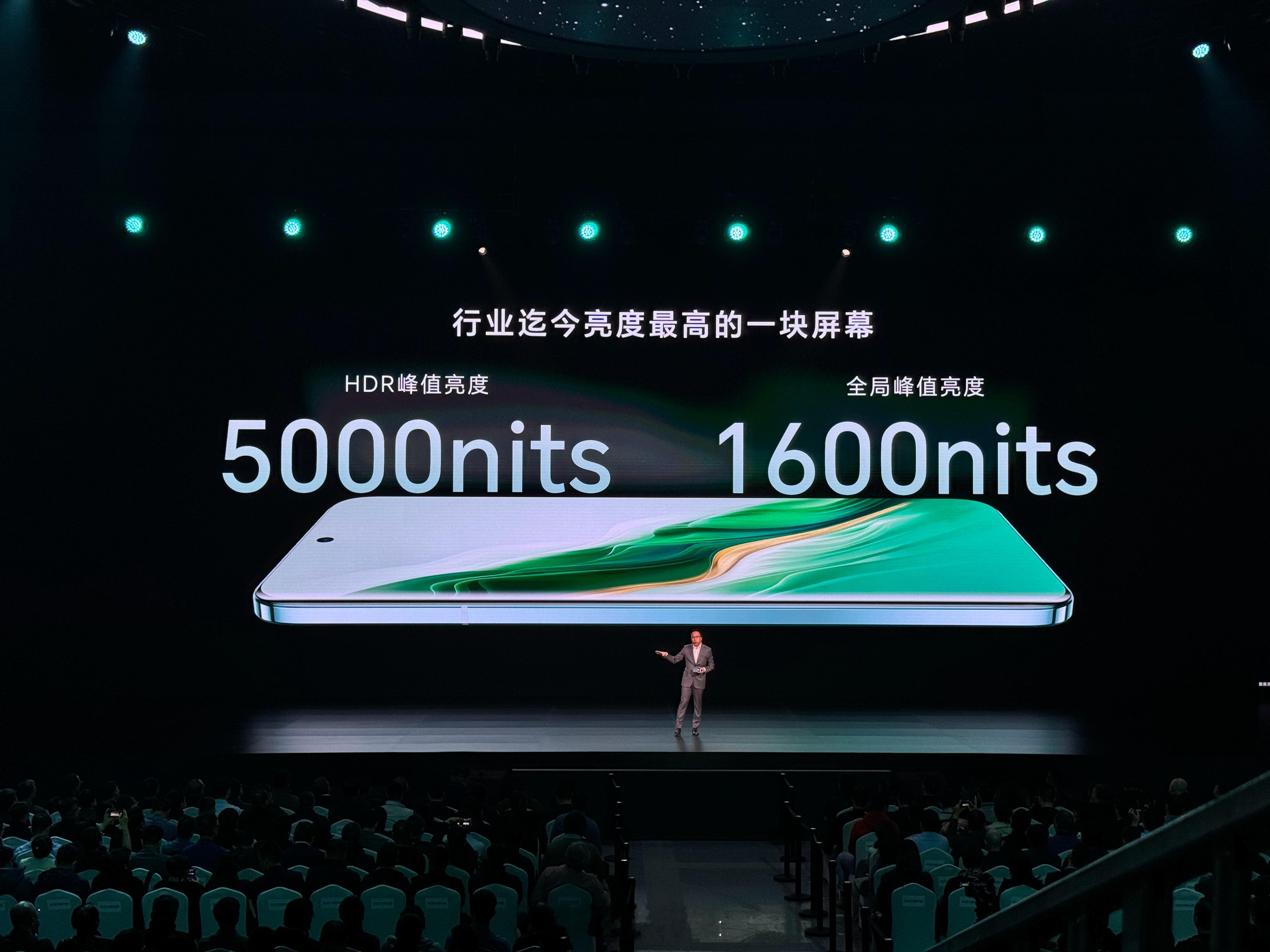 荣耀Magic6系列屏幕行业内最亮 都拿标准版对比iPhone15 Pro了，同