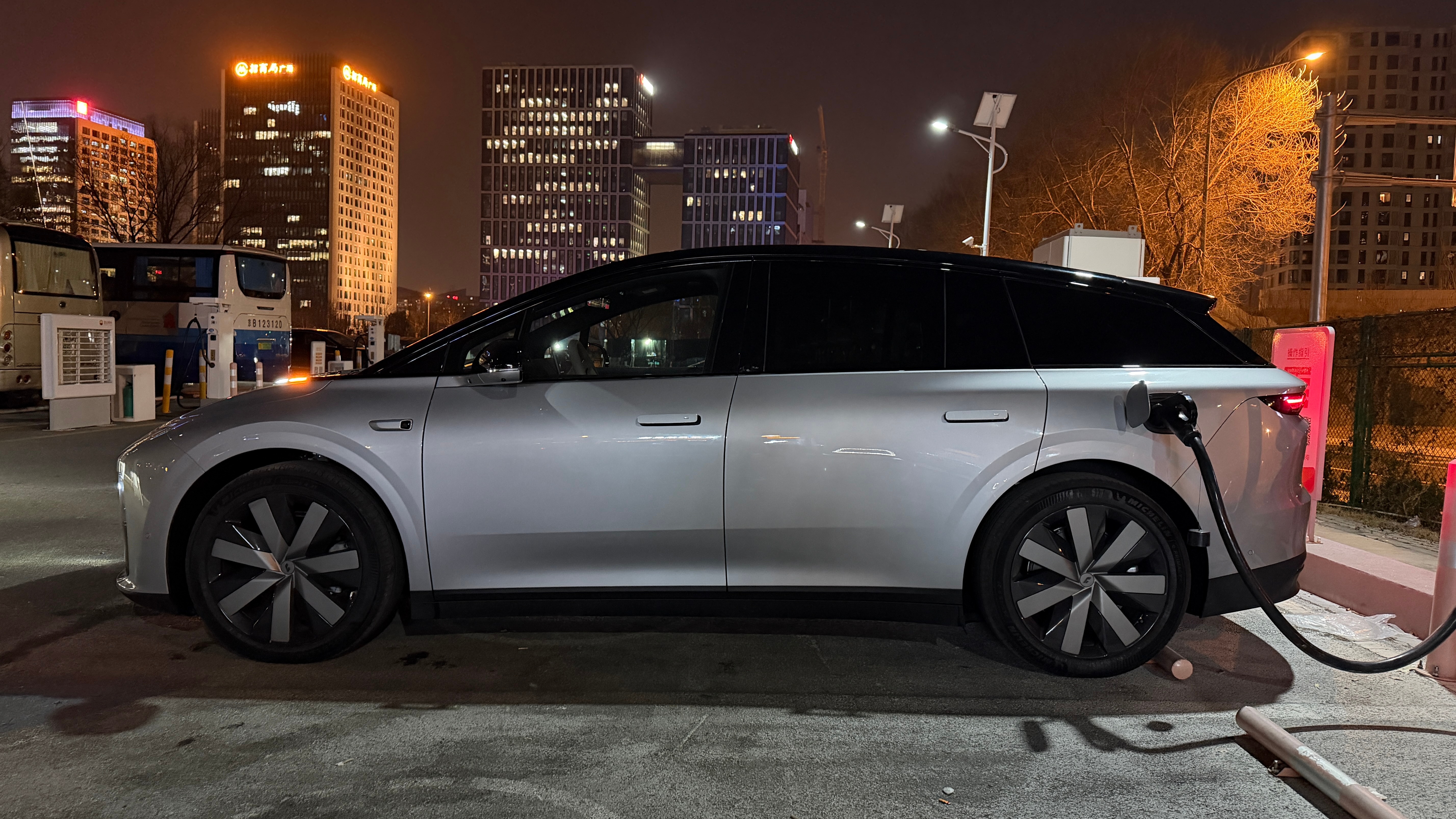 上次去大同刀削面没吃够！！真太香了！！明天带着家人再去一趟，给i6充满，计划明早