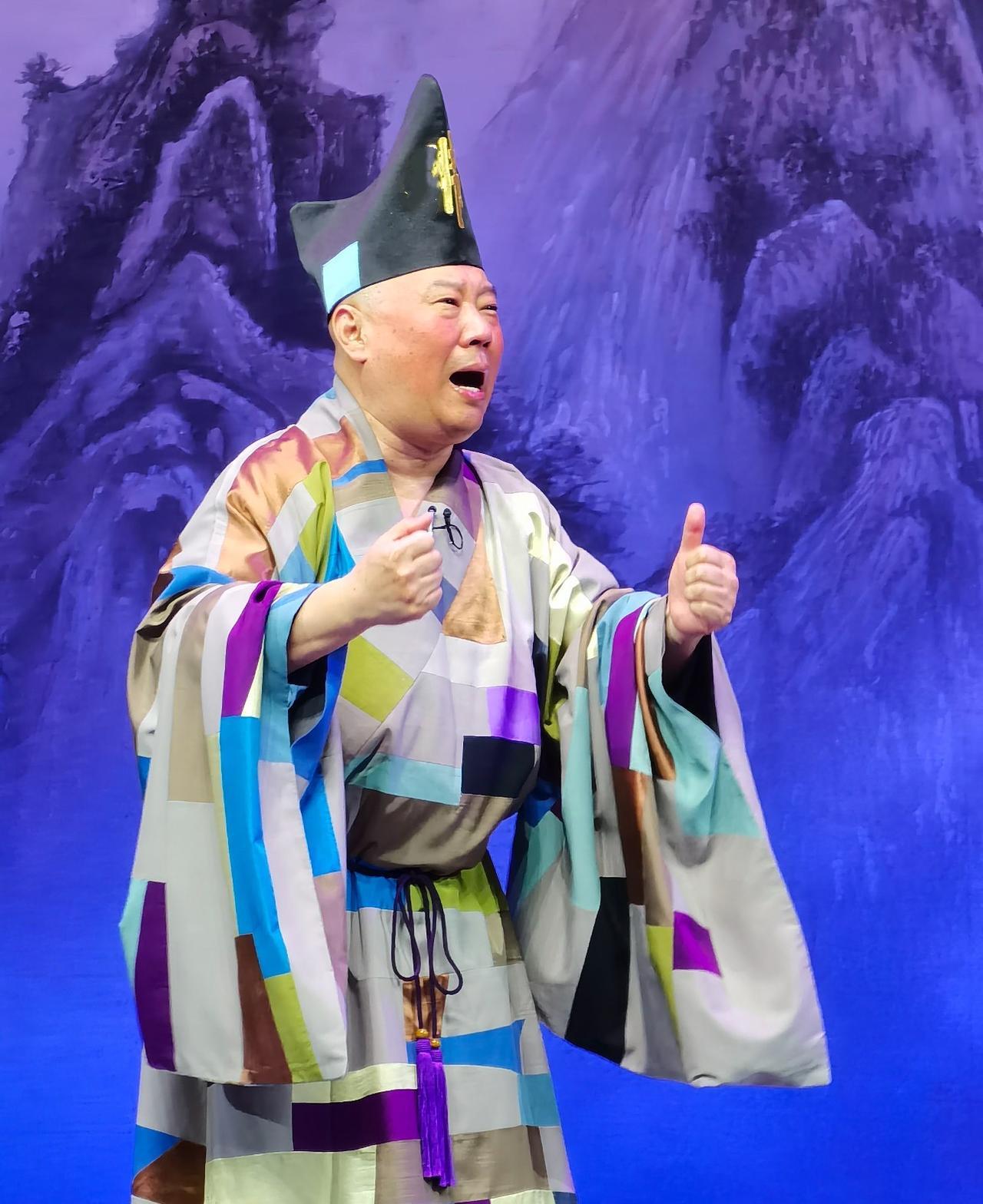 郭德纲一旦出事，整个德云社都要受牵连
 
2026年7月郭德纲在武汉演出时随意改