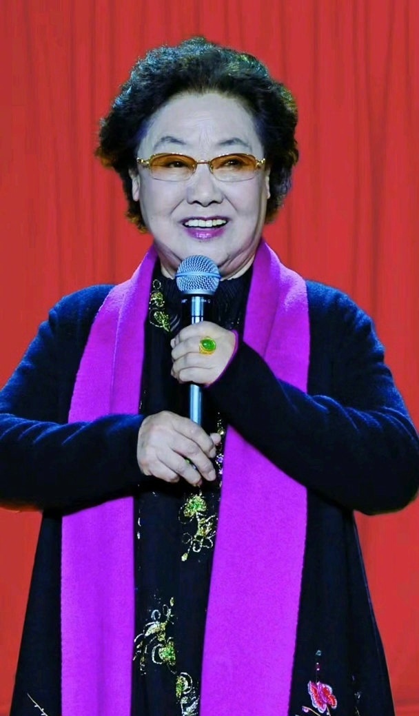 蔡国庆发文悼念郭兰英郭老师才是真正低调的老艺术家，一路走好！只要听到《一条大河》