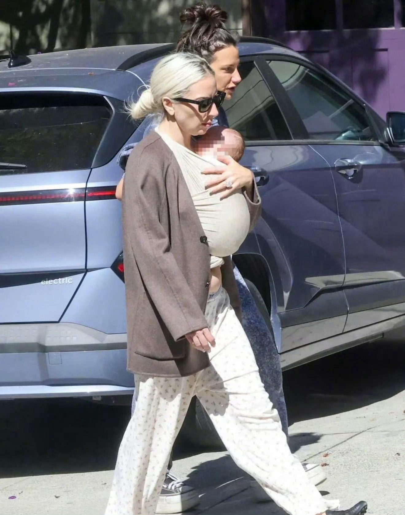 TMZ 确认Lady Gaga 和未婚夫迈克尔·波兰斯基的第一个孩子-女儿罗斯·