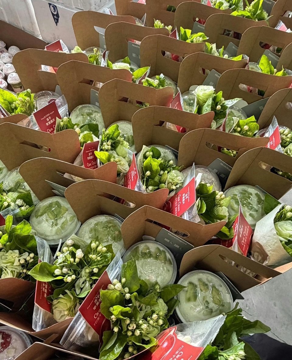 丁禹兮 请《司宫令》剧组喝奶茶，还蛮大方的！ 