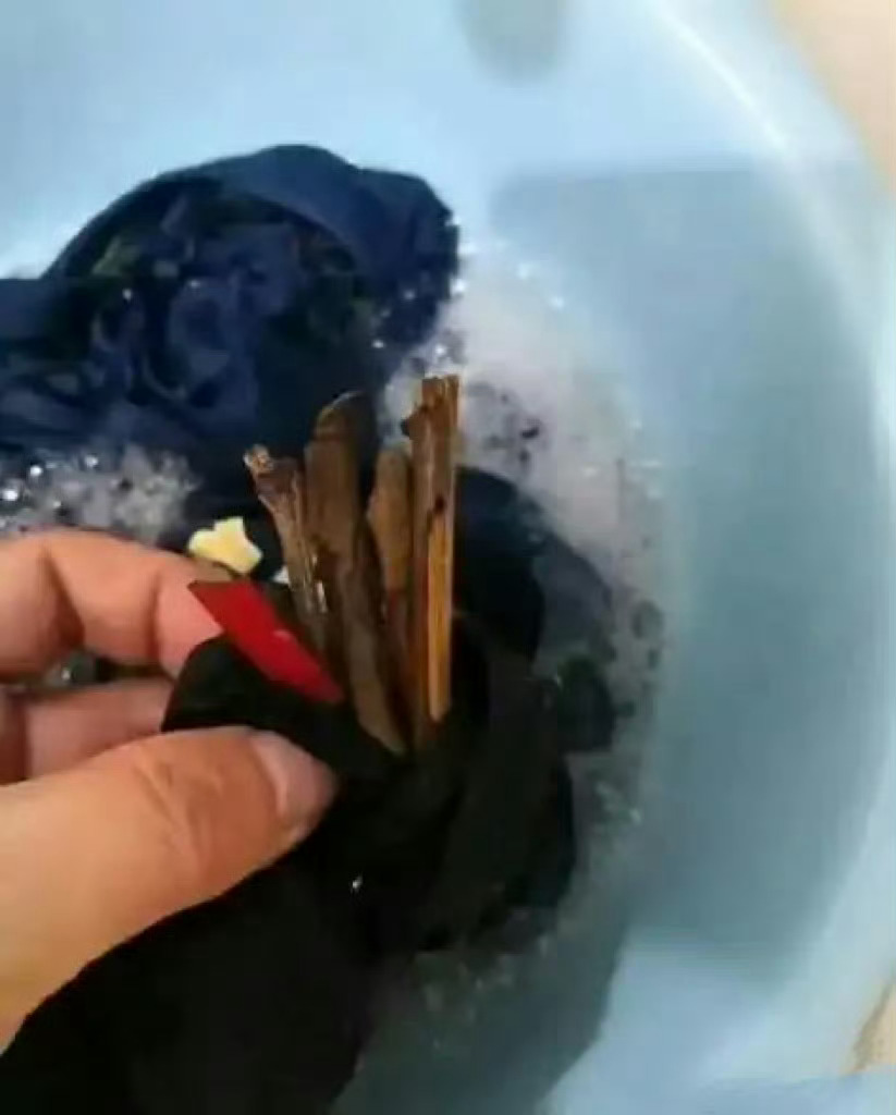 洗衣服时在孩子裤兜里发现的，要不要直接扔了？ 