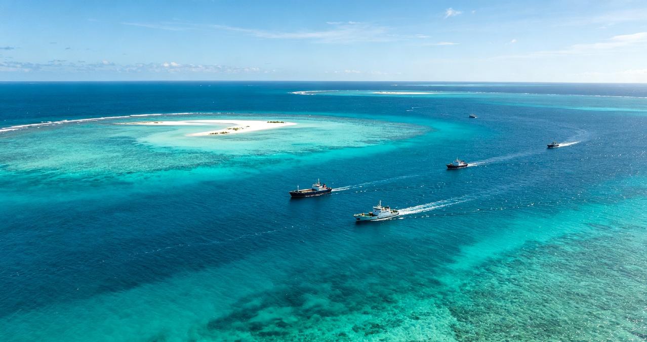 南海是周边国家的近海海域，本来局势长期稳定。但美国常年派遣军舰、战机、侦察机频繁