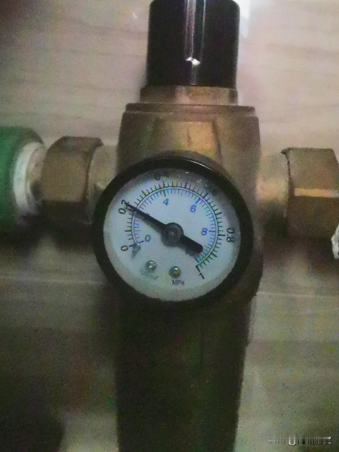 住高层，唯一的缺陷就是水压问题，其他都挺好的！
我住得是高层的次顶层，安静，视野