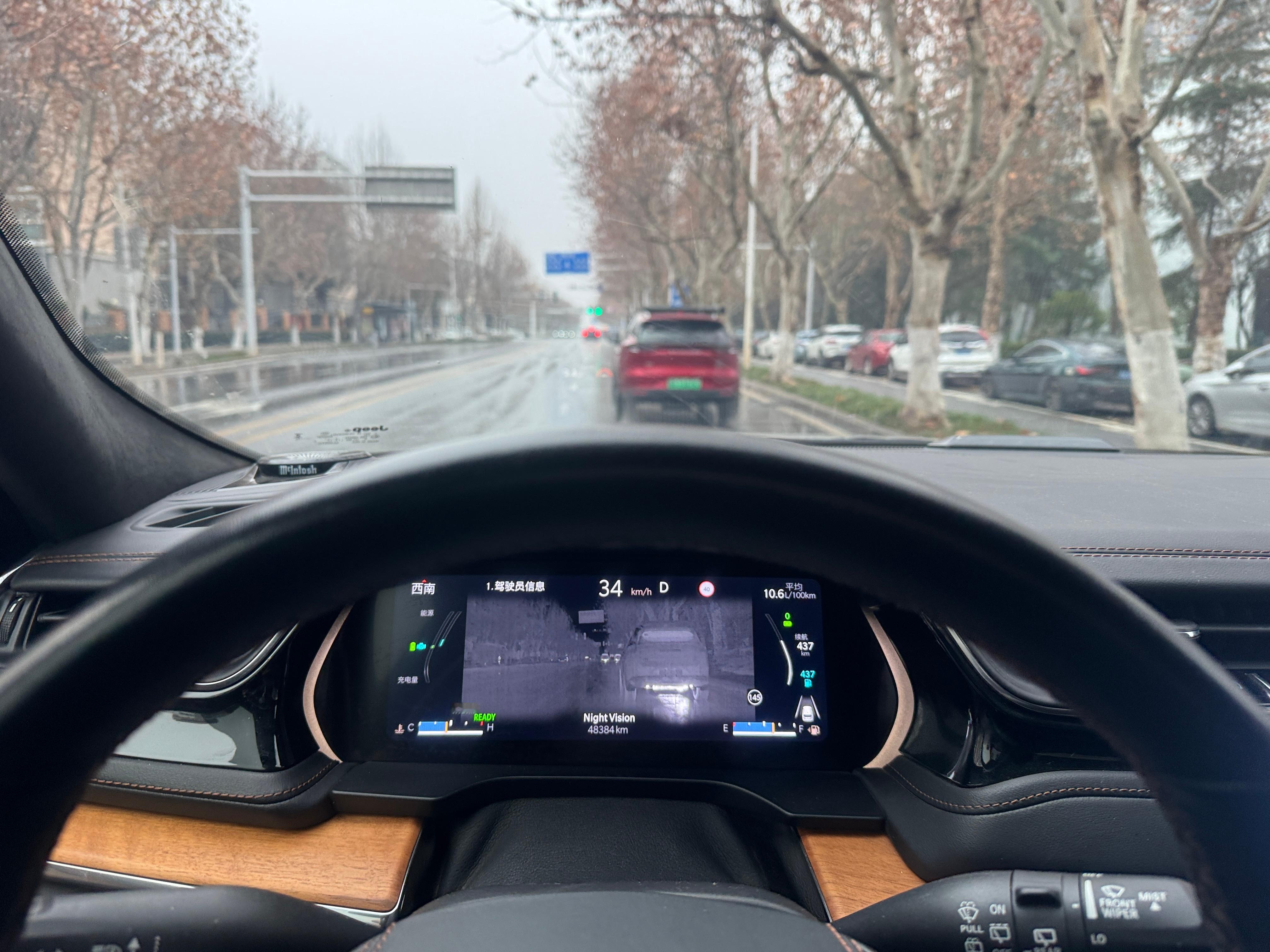 一眼可见纯电还是插混/增程，龙颜唐的后轴热量浪费太多了，地上都热的反光了新能源大