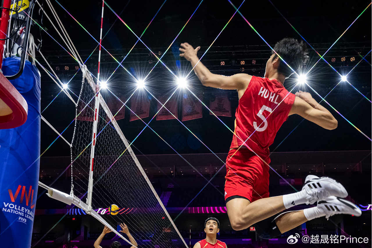 2026年世界男排联赛 中国男排1比3保加利亚男排 💥 标准的边攻扣球动作——