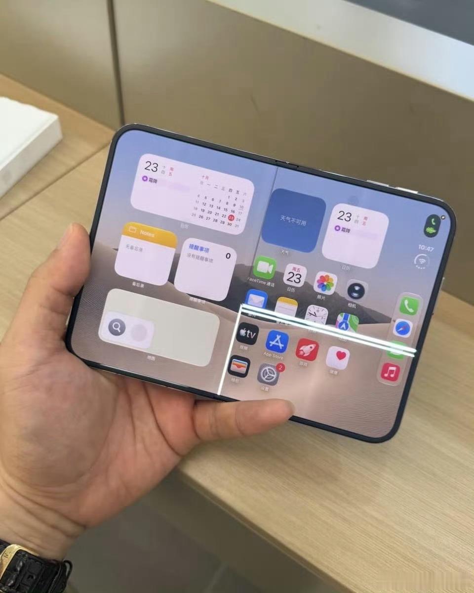 iPhoneDuo 华为铰链现在是连脚链都有问题了，这真是一塌糊涂，还是华为在这