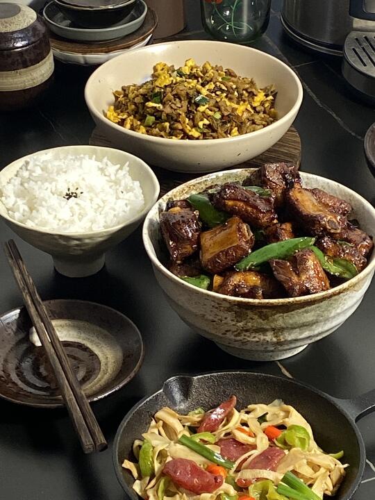 今日菜谱📜辣椒炒排骨 外婆菜炒蛋 腊肠炒笋