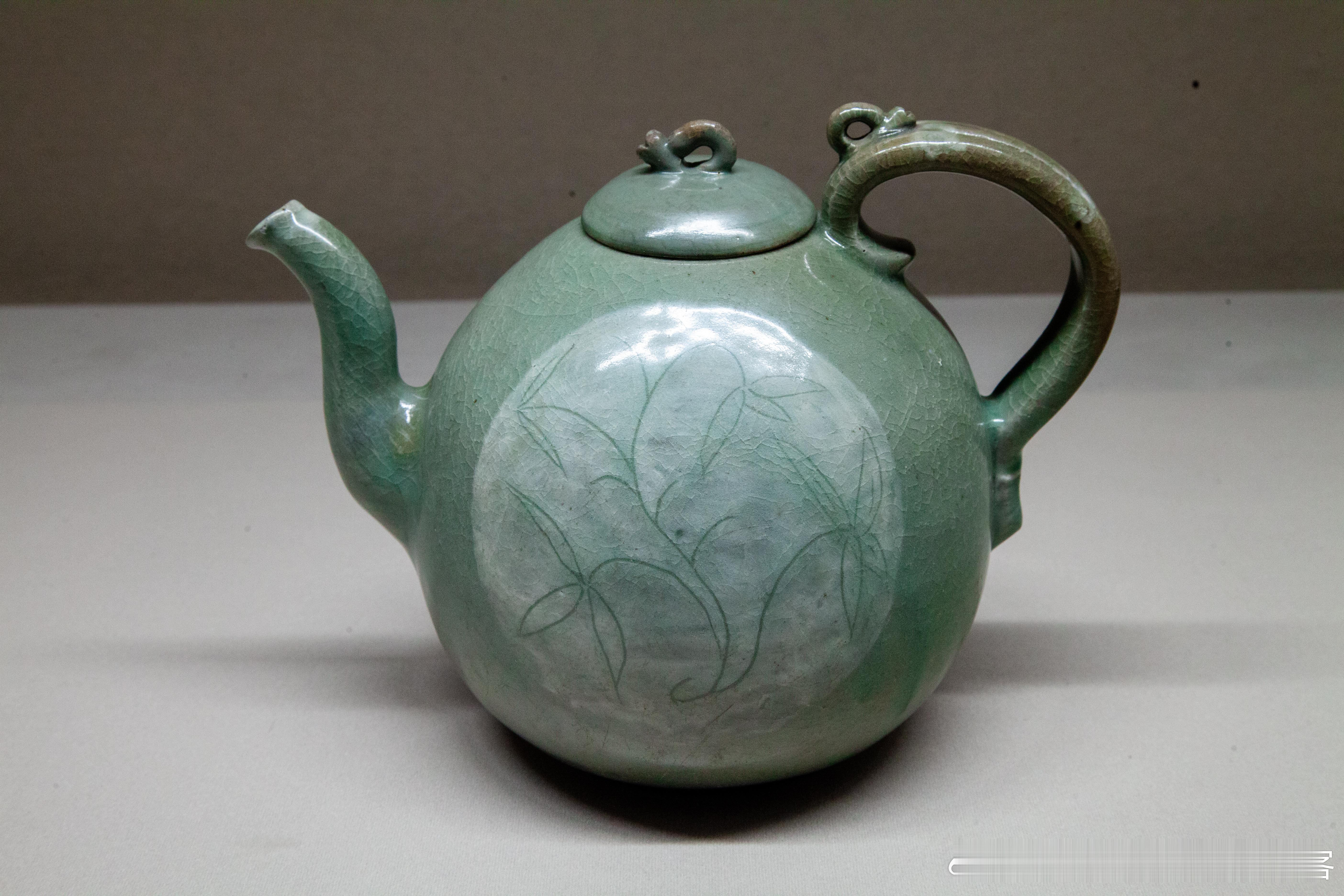 #白衣拍展# 继续贴摄于#大阪市立东洋陶瓷美术馆# 的高丽青瓷，这两件是“白堆”