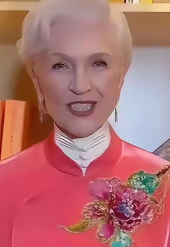 突发！世界首富马斯克的母亲梅耶，在社交媒体上公然表态：中国在公路、隧道、建筑、基