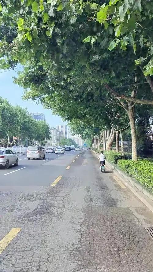 人生一世命苦短，
多数难撑一百年！
心身健康才长寿，
健康长寿心悠然！！
[作揖