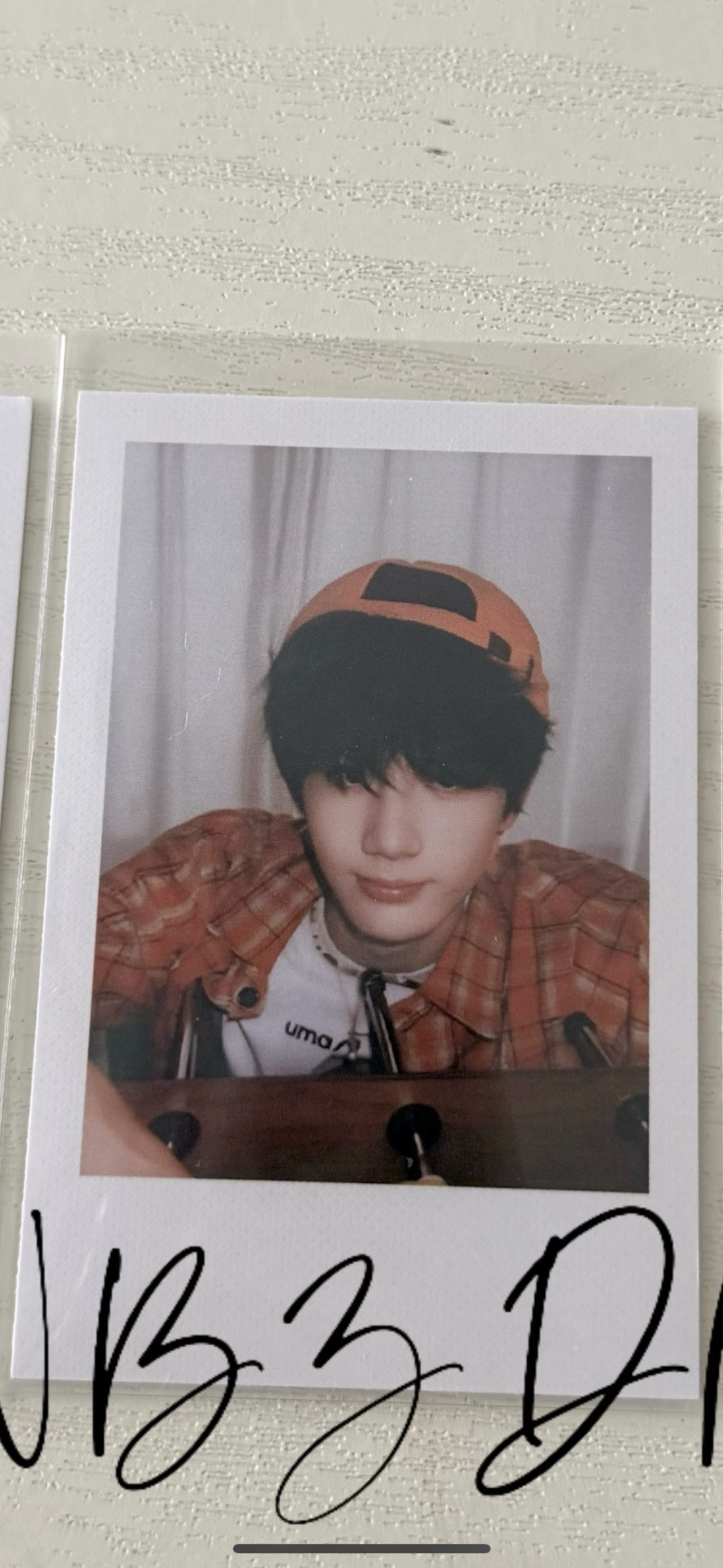 下次拍之前漏出你的大眼睛好吗。 