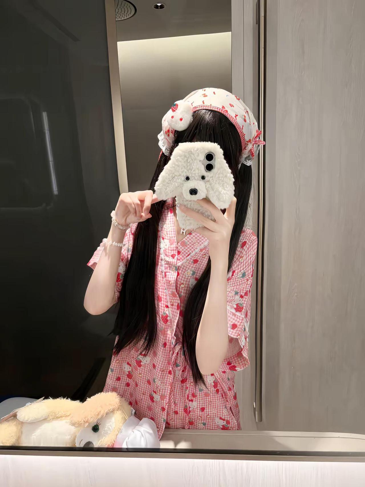 也许有一天 我遇到一个人 我再也不会测塔罗牌 不会写伤心的日记 再也不会一个人默