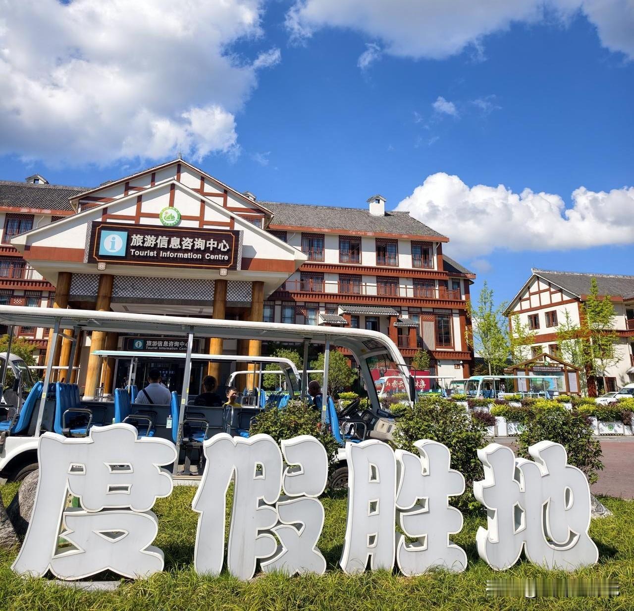 如何办黄水公交车老年卡?
   黄水公交车昨日运行，不少人询问怎么办老年卡免费乘