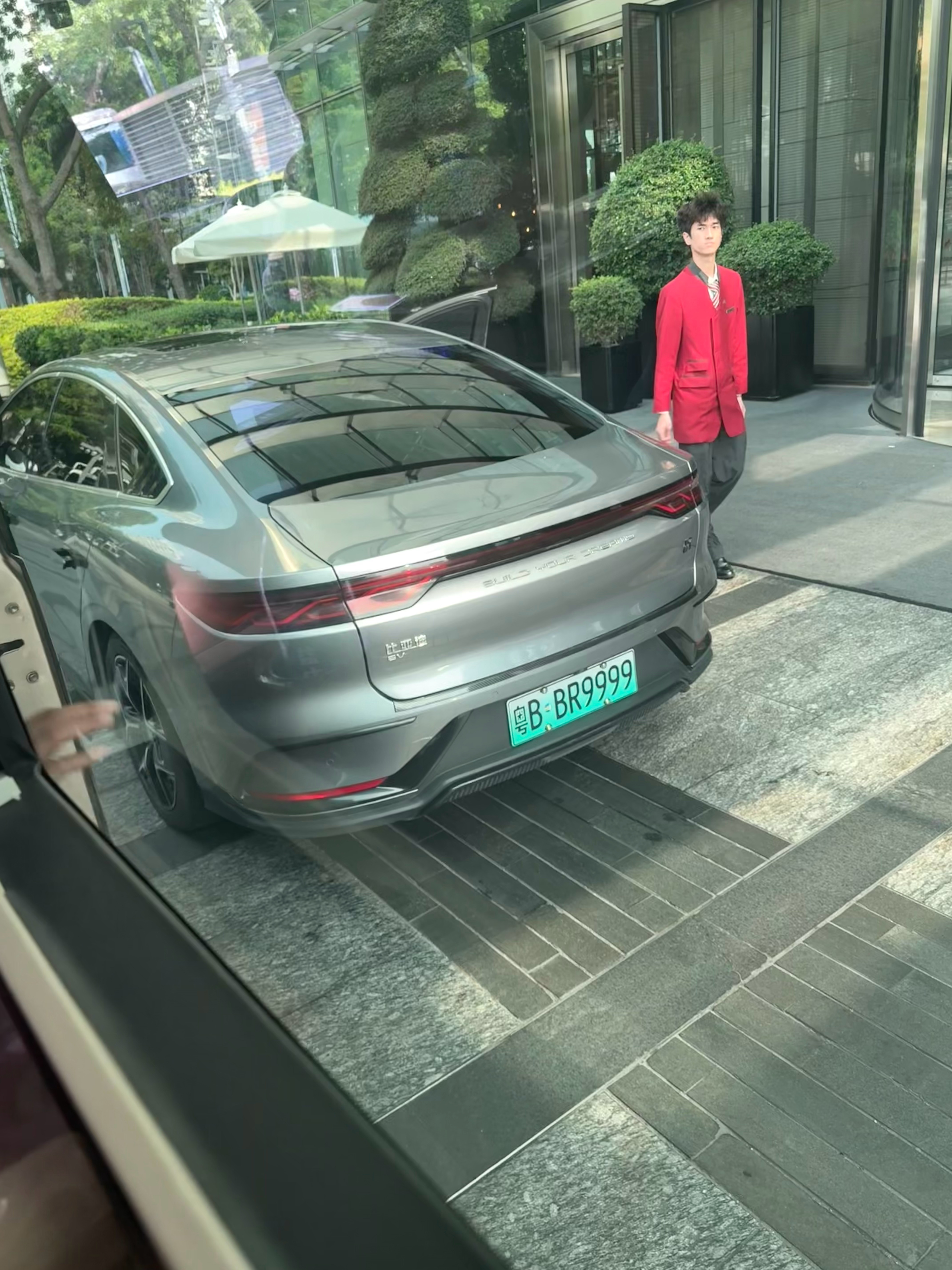 深圳太疯狂了尾号 9999 的比亚迪汉  你见过吗🌚我愿称之为至臻版-比亚迪 