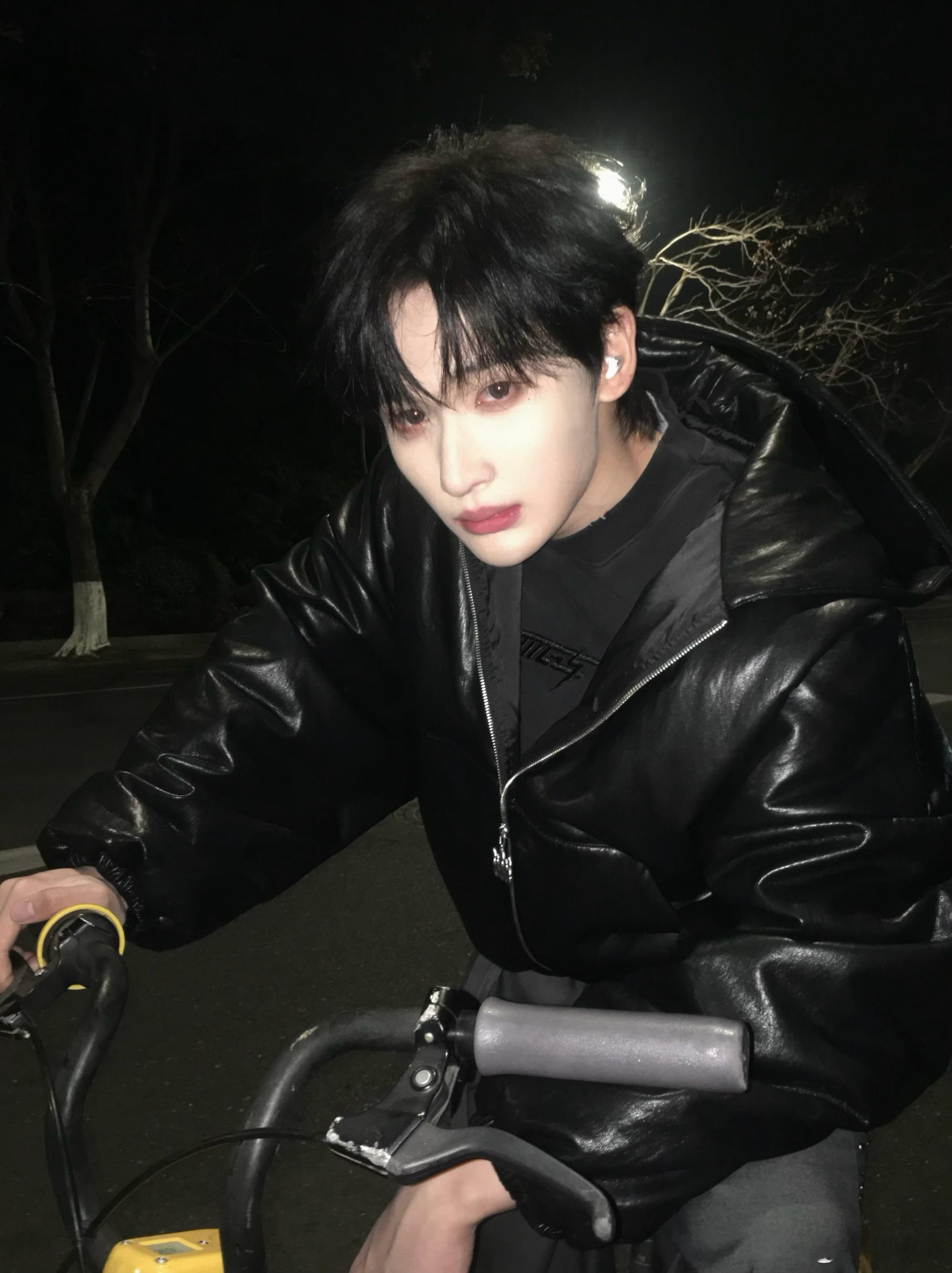 余宇涵我们的爸爸2观察员余宇涵解锁综艺新身份，化身我们的爸爸2观察员！从舞台上的