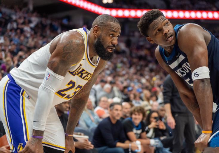 NBA西部半决赛G3，森林狼主场114-109击败马刺，大比分扳成2-2平。全场