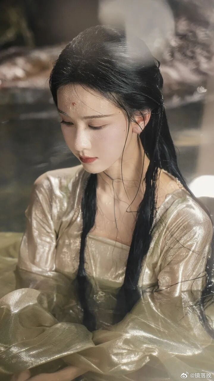 陈都灵原图直出 镜头越生越美，陈都灵无修原图直接封神，清冷氛围感拉满