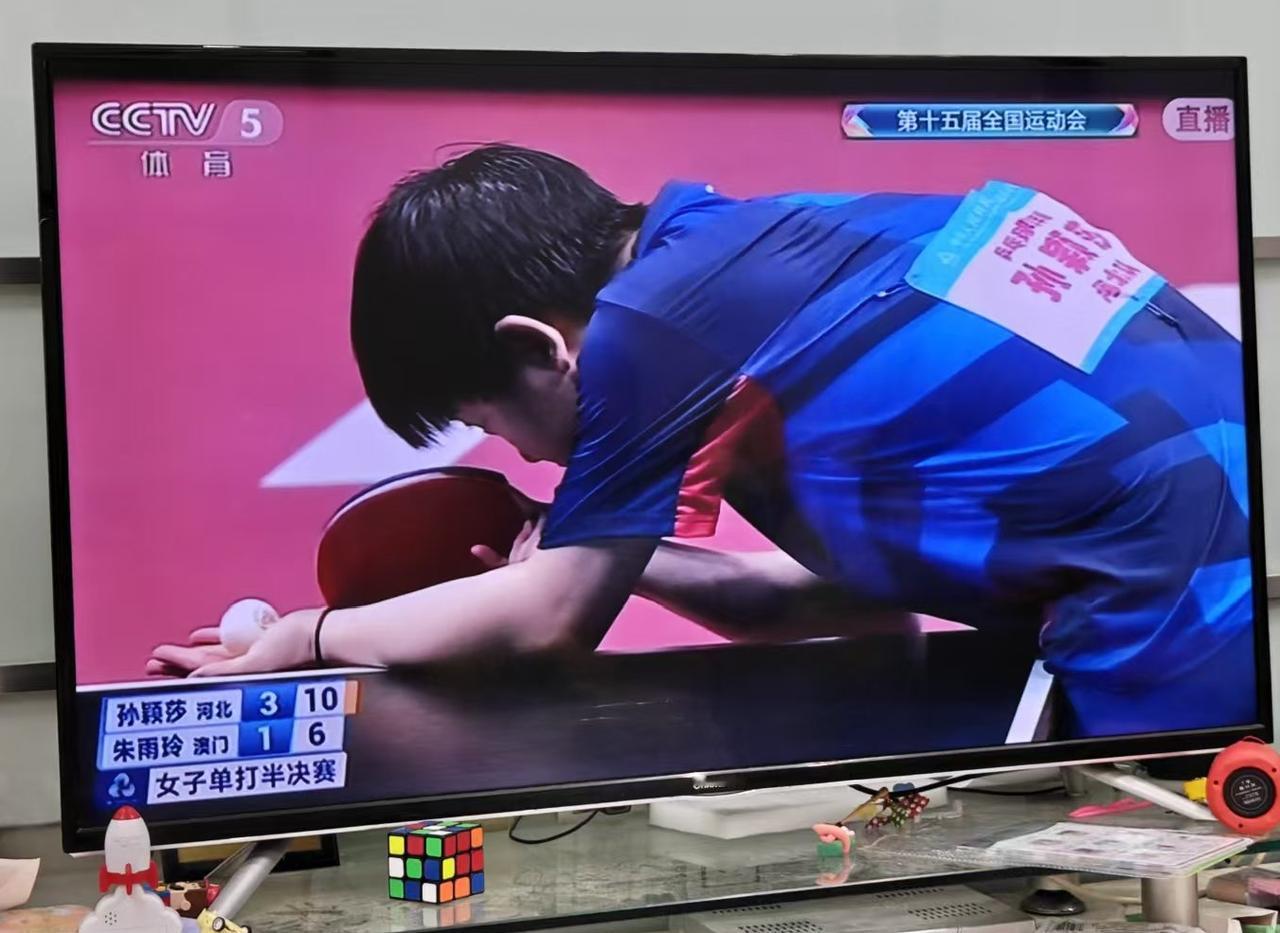 恭喜孙颖莎顺利进入全运会女单决赛。
太牛了。朱雨玲也很厉害！
另一场，王曼昱4: