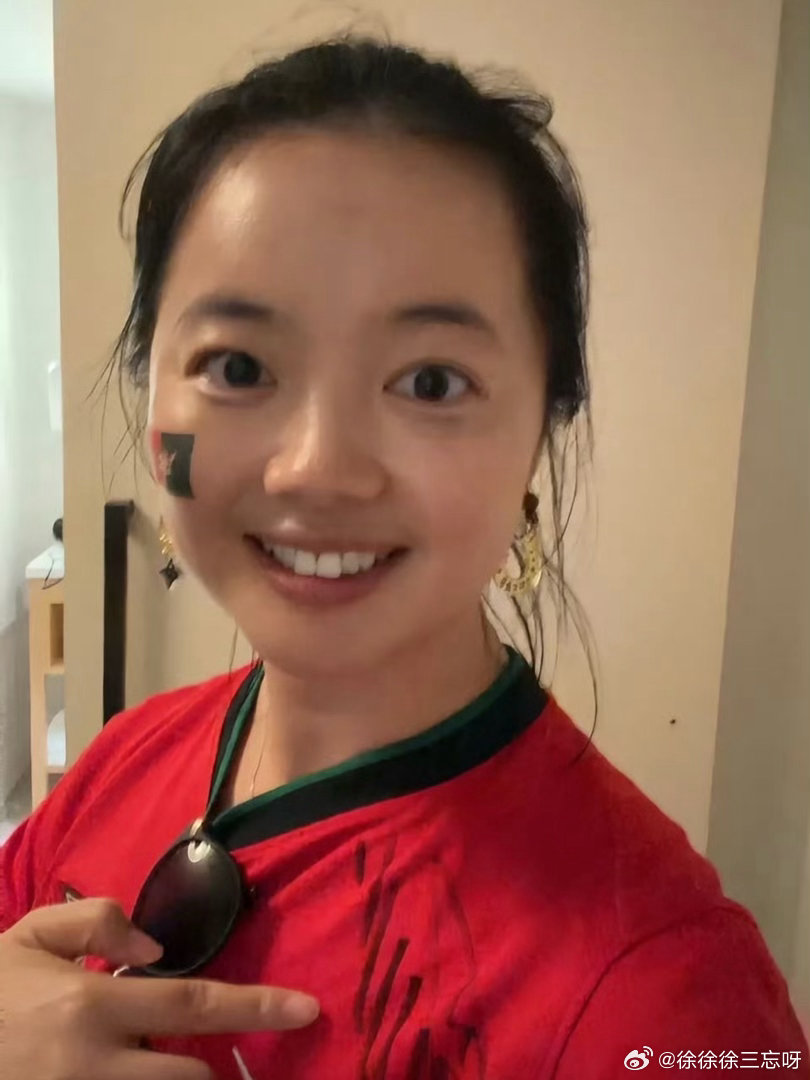 今天好累，接了很多电话，四五个事情凑到了一天晚饭都没吃还好，有世界杯，球迷的幸福