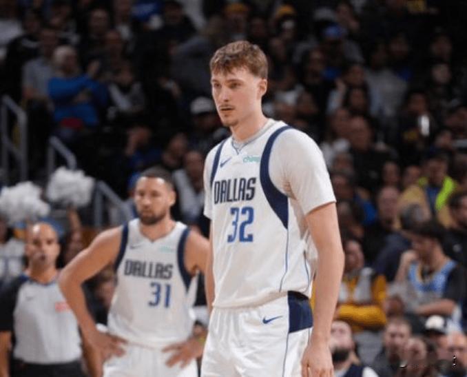 弗拉格这表现简直绝了！12月2日独行侠爆冷击败掘金，他出战33分钟，19投10中