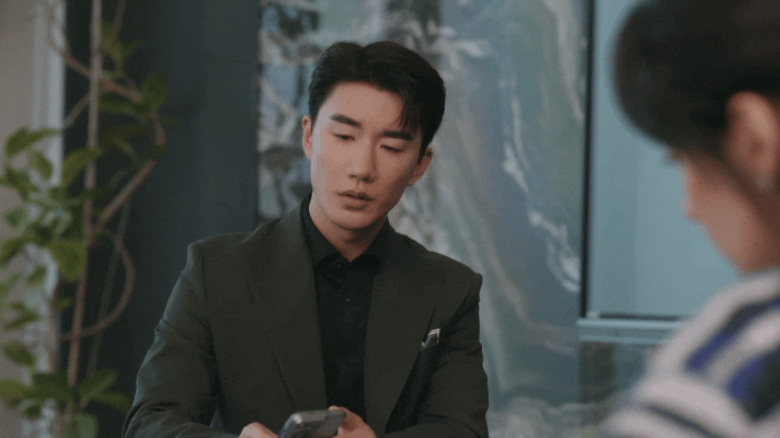 魏哲鸣新剧追妻只坑兄弟你是迟来的欢喜许淮颂这老狐狸段位也太高了，把兄弟耍得一愣一