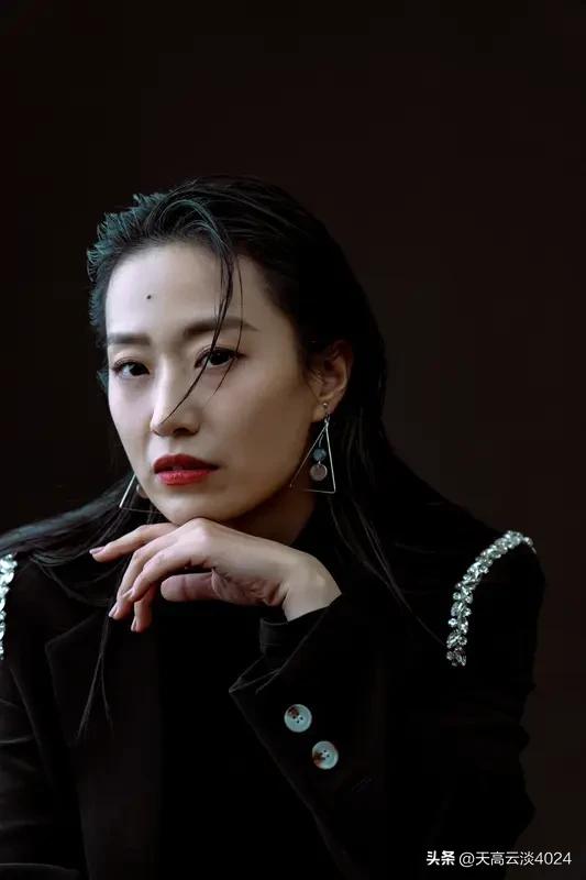 那英唱三五句也要问版权问题 那英唱三五句都问版权这事，真的太圈粉了！在一档音乐综