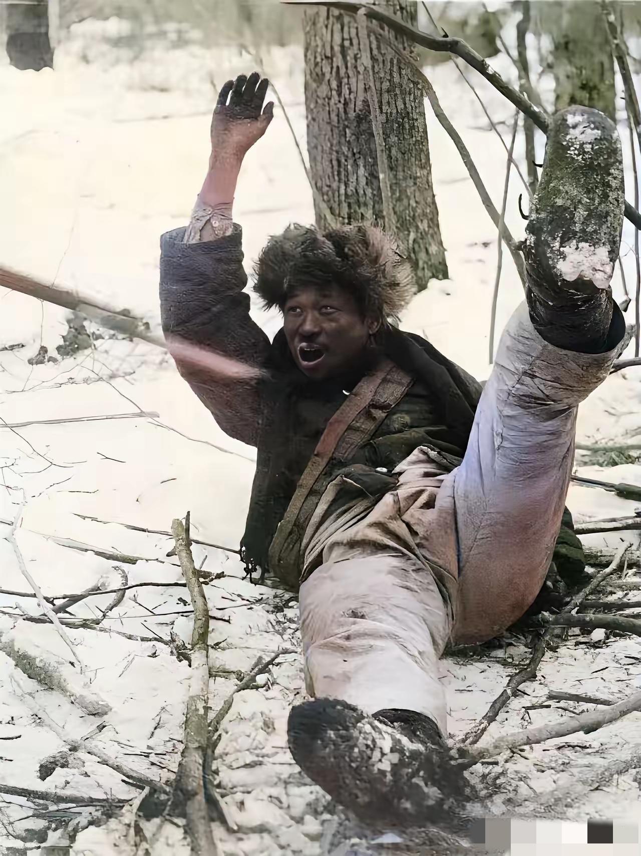 看到这张老照片，瞬间破防！致敬那些无名的抗日英雄
 
看到这张泛黄的老照片，我的