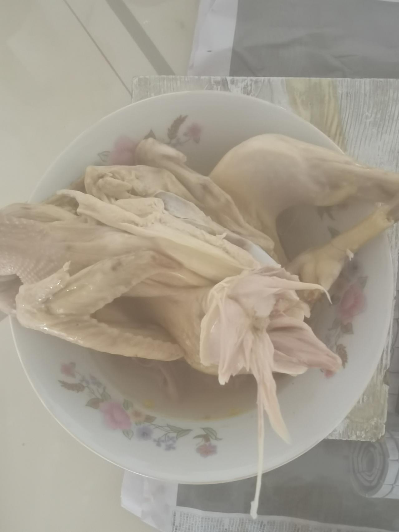 皖南一带，6月15日进入梅雨季节了，这一带有一个吃梅鸡的风俗，就是把没开叫的子公