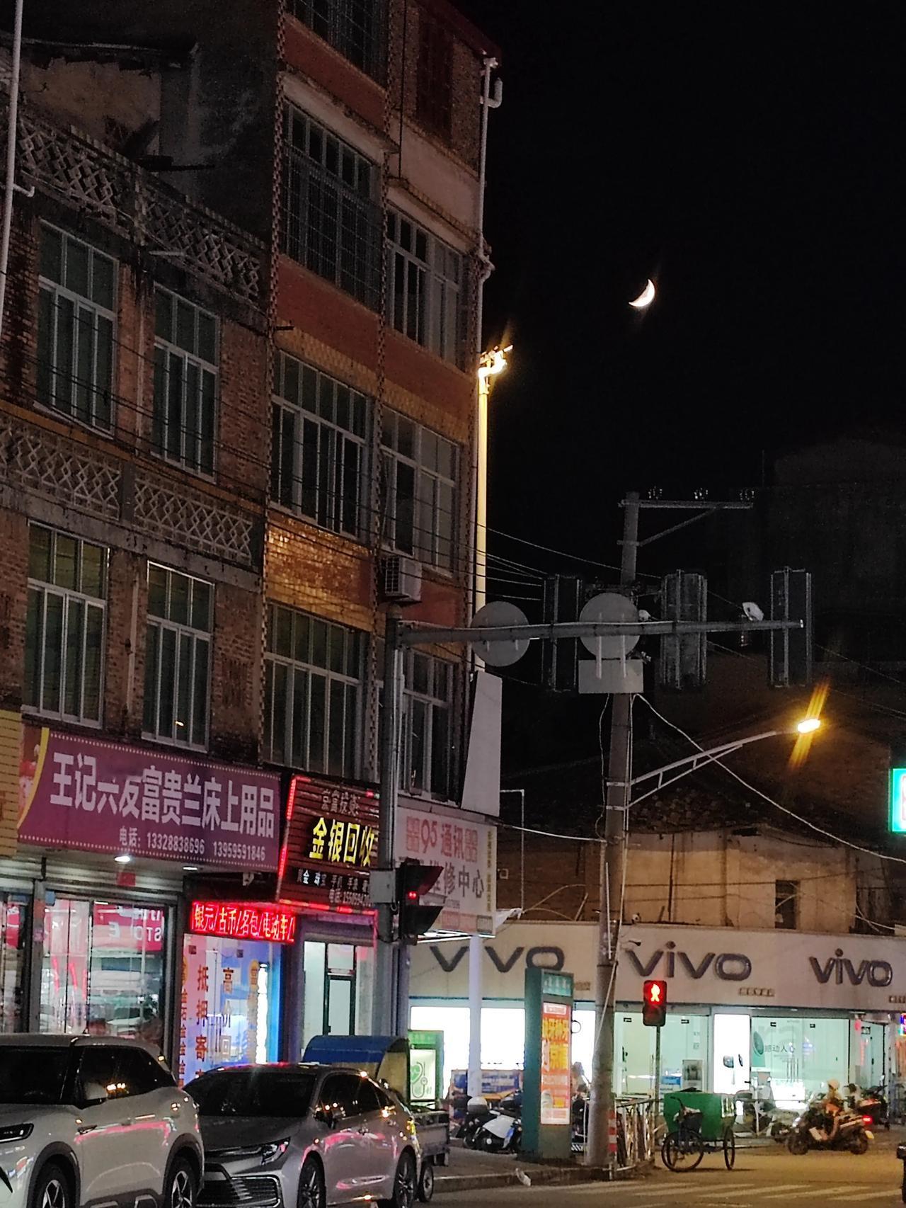 真的很难相信，这个一小月牙下周二就会变成满月。#中秋# #生活# 