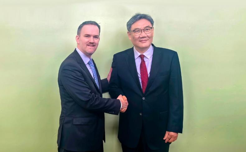 中国和美国谈妥了 
当地时间3月26日，中国商务部部长王文涛在喀麦隆雅温得出席世