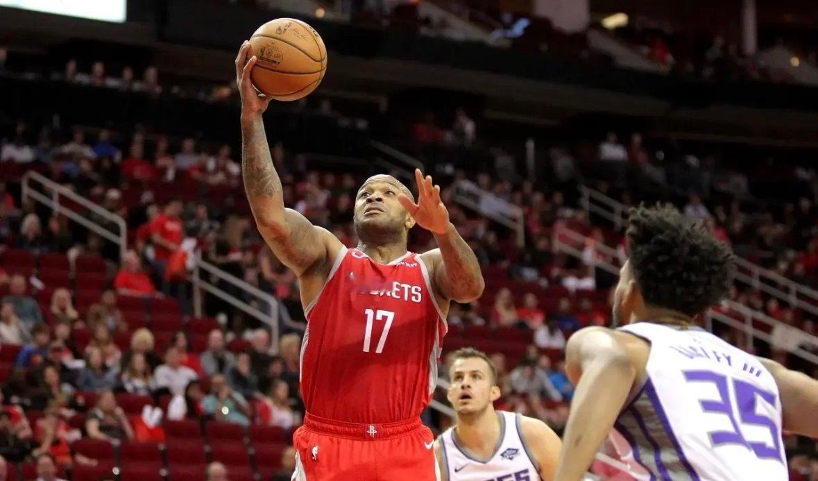 前NBA 球员PJ-塔克在个人社媒宣布退役。塔克在社媒写道：“打NBA这份工作干