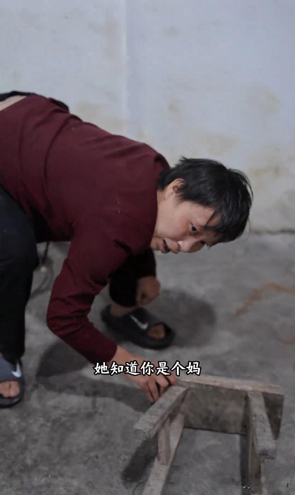 真不知道宁宁咋想的，梦秋已经不是第一次用板凳砸妙妙了，这样的媳妇要她干啥，除了吃