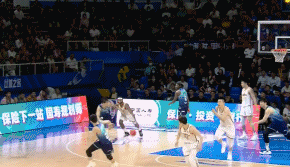 弗格压哨三分，率领辽宁半场66-54领先宁波
北京时间4月2日，辽宁与宁波的比赛
