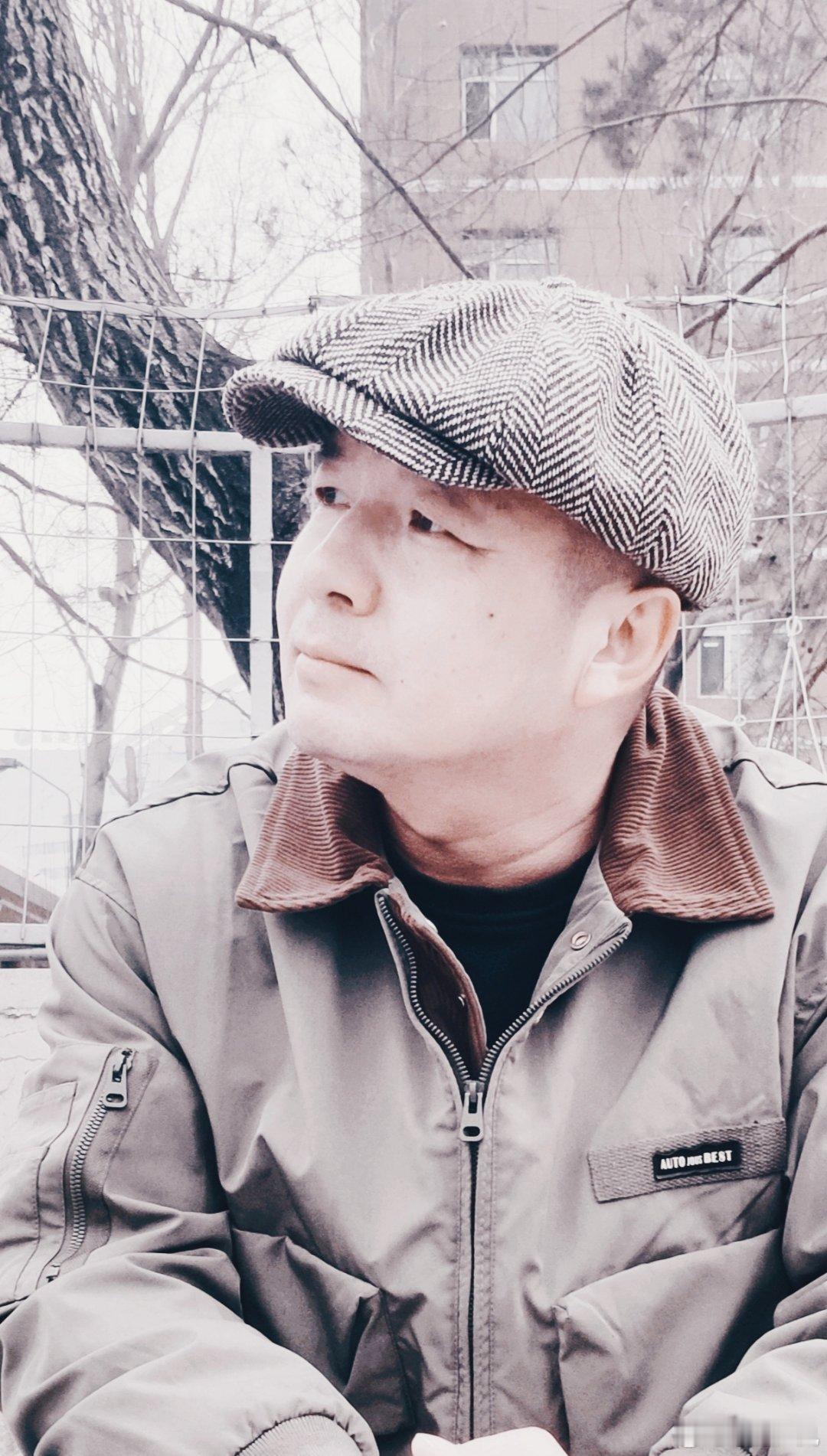 当你自己倾尽全力也触摸不到的，对别人来说，只不过是顺手摘下的花。