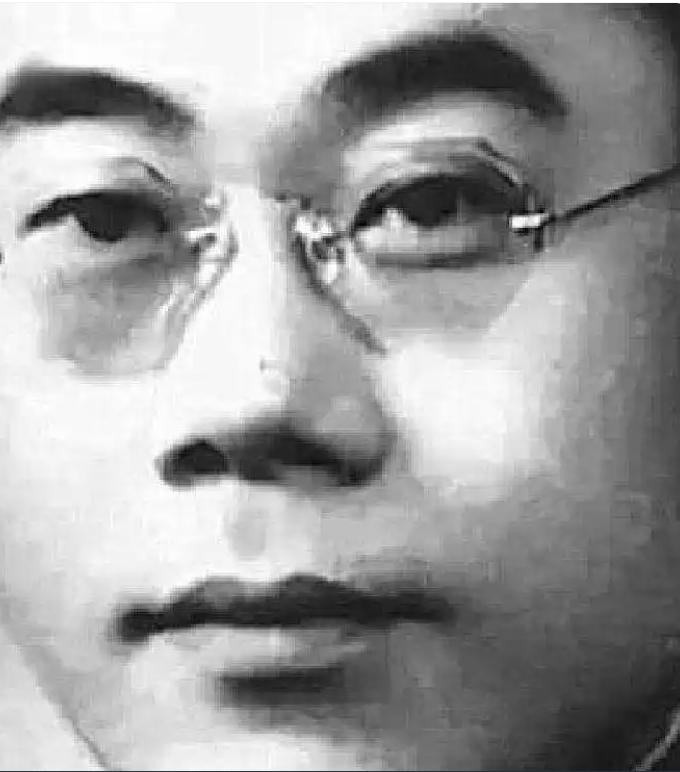 1932年戴笠刚掌特务处，黄埔同学叶彦世拍他肩膀要官，戴笠设宴给20块钱，次日却