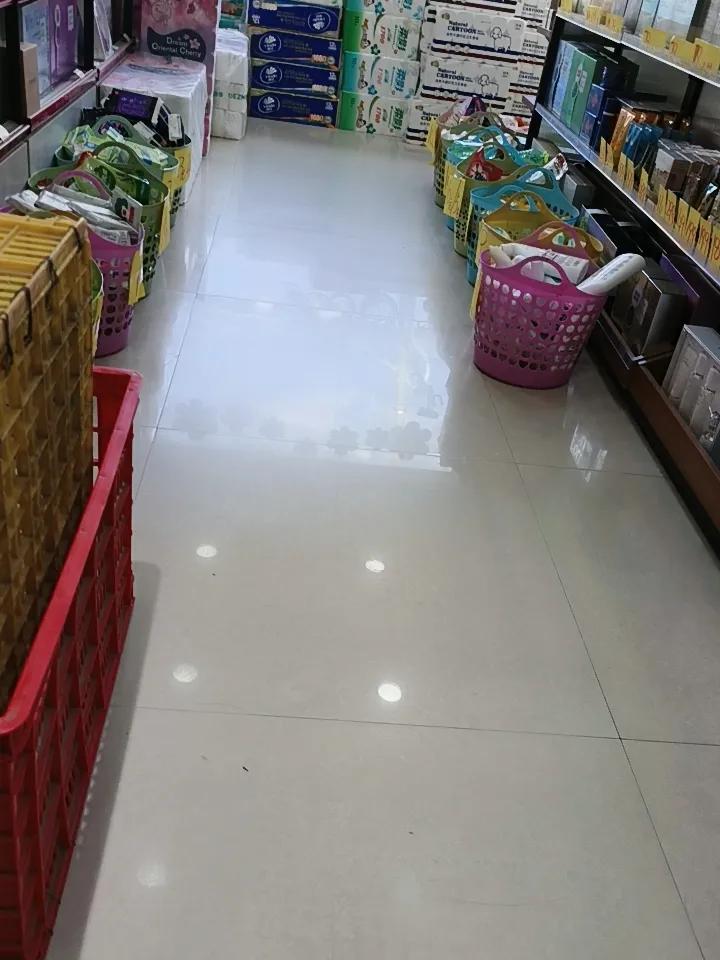 哪里工资按时发，我去
     工资才发到3月份，你们怎么想？