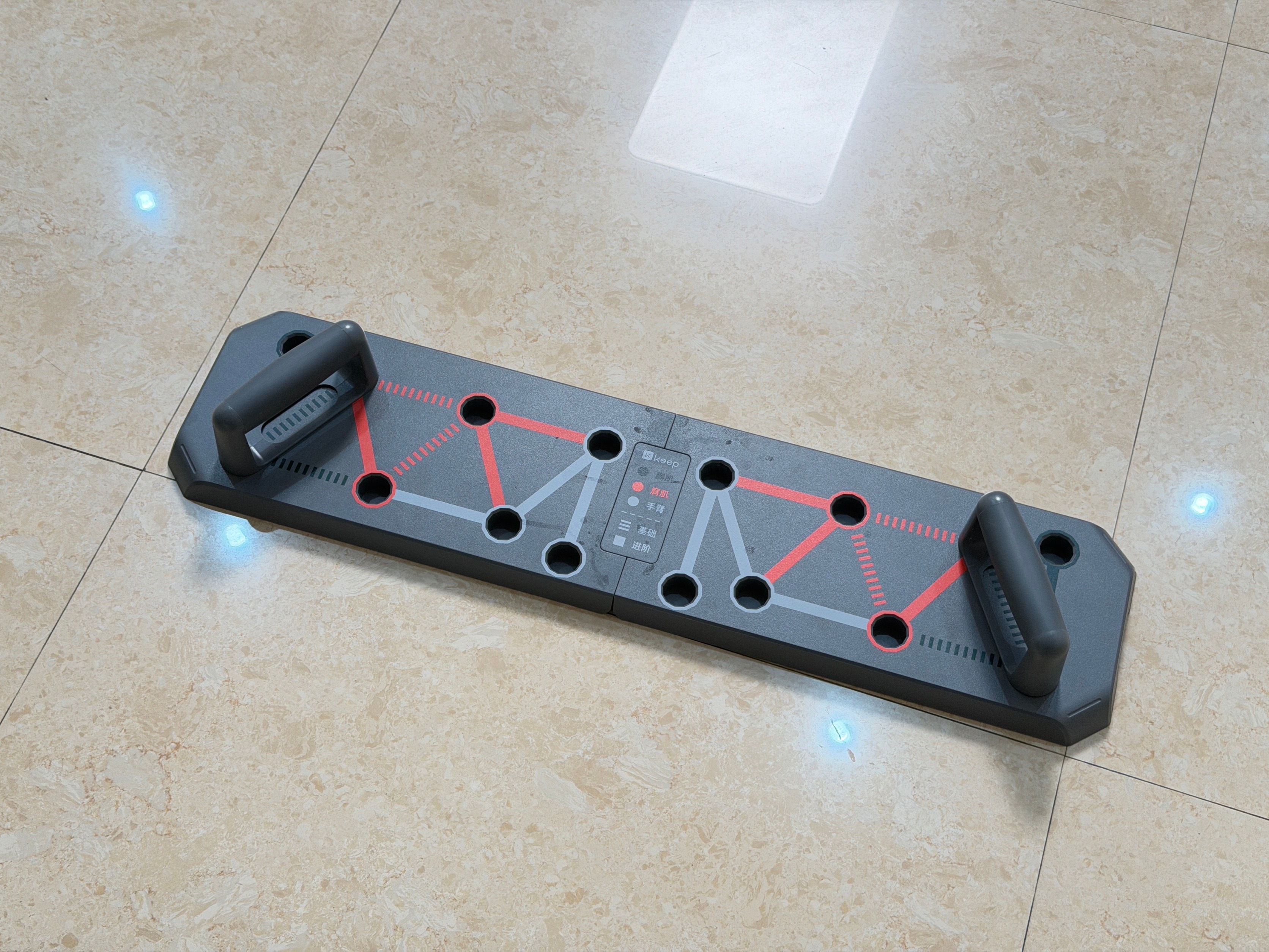 现在一口气能整30个。每天早上做20-30，晚上做20-30，就练两组。感觉胸变