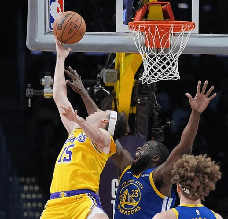 库里，东契奇纷纷休战，湖人vs勇士，全场战罢，湖人105-99战胜勇士！
湖人喜