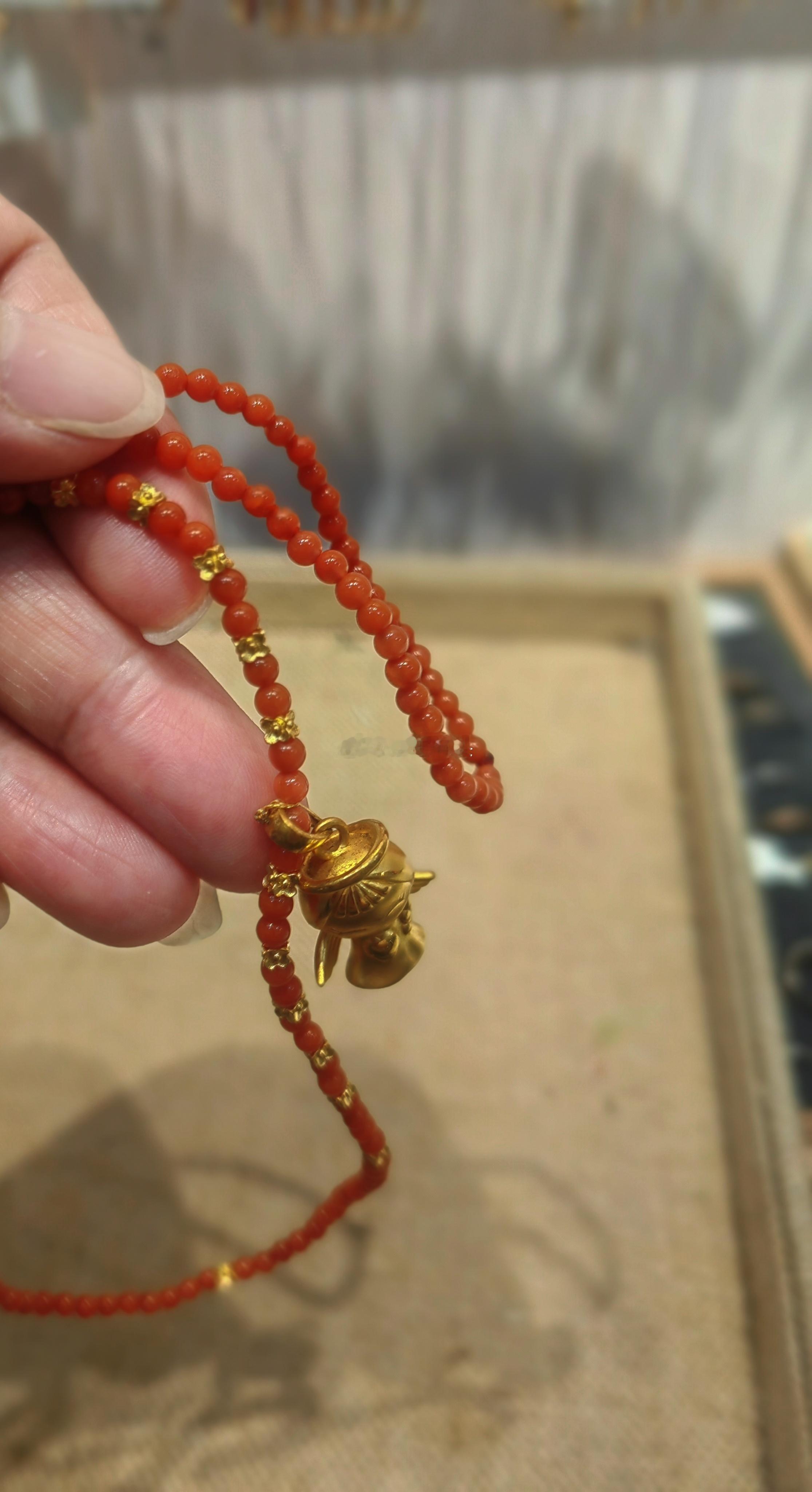 生活手记周六，爆改我的小天使吊坠。尘封n年，又给它找到搭子，南红米珠加小金花隔片