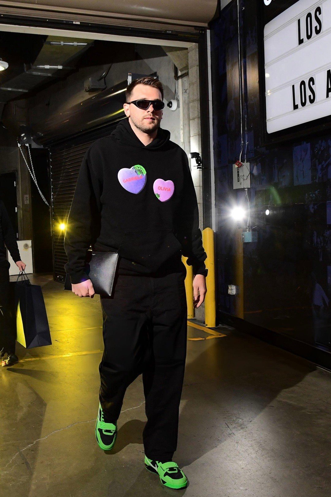 宠球迷宠教练宠女儿女儿奴标配的定制卫衣也得安排一个也不落下东契奇东契奇