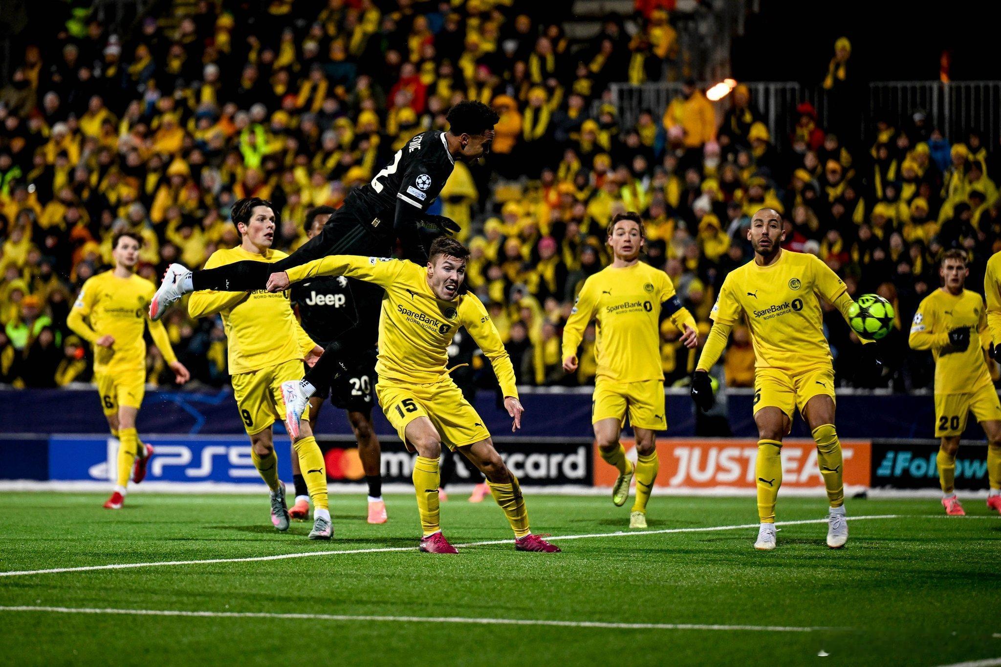 在这种环境下踢球本身就不是容易的，重点不是在于下雨、下雪或者低温，而是在于人工场