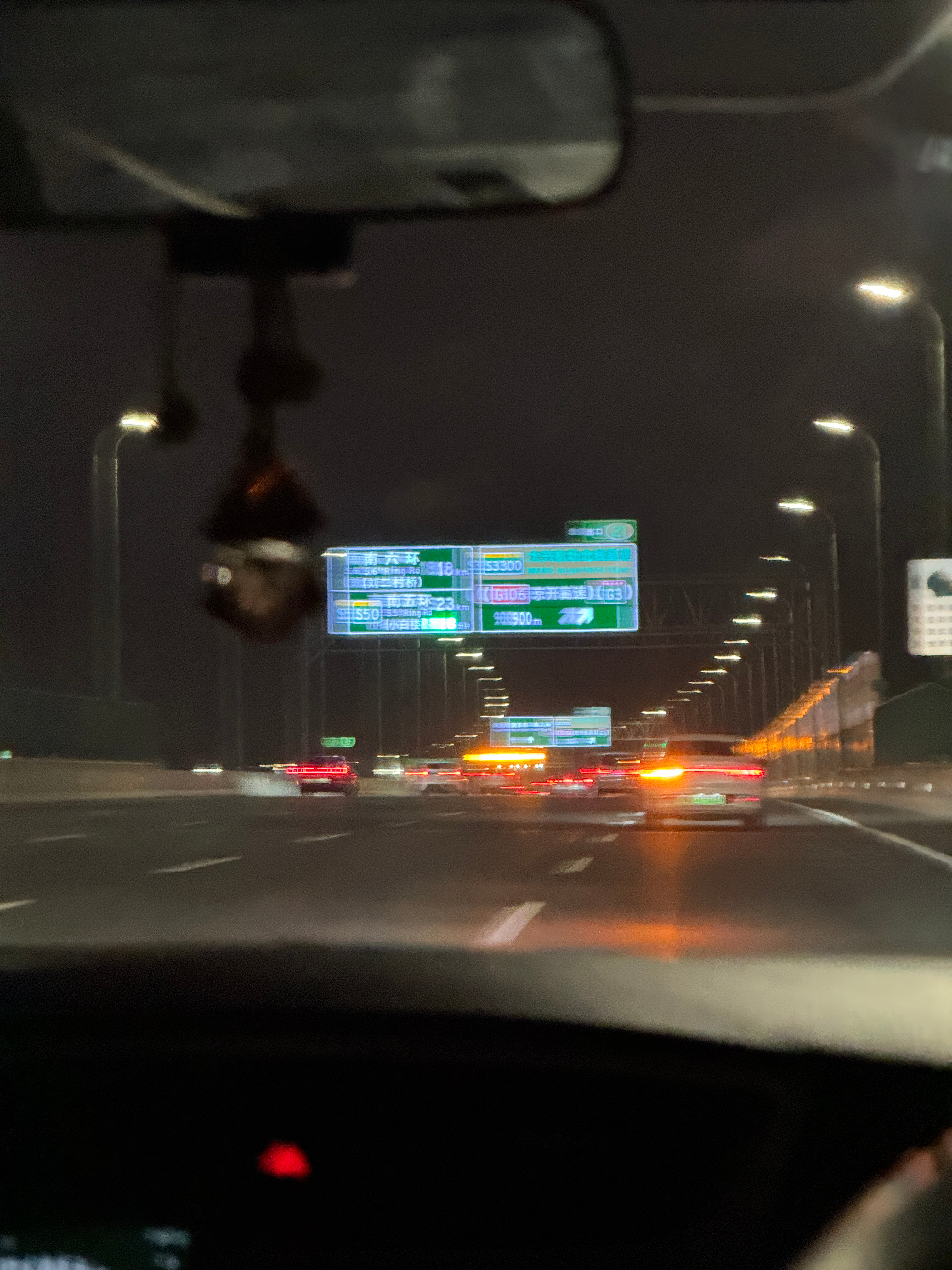 这一天累死了……刚从机场打上车[二哈]  