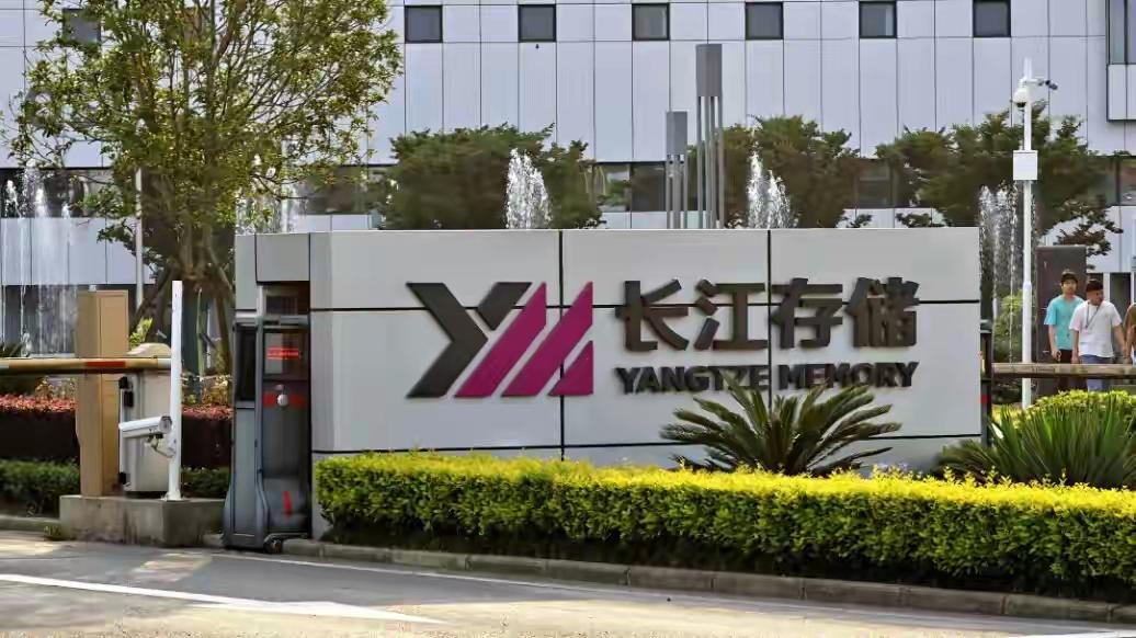 中国存储芯片把美国逼得节节败退

说起存储芯片这事儿，美国人本来以为自己稳坐江山