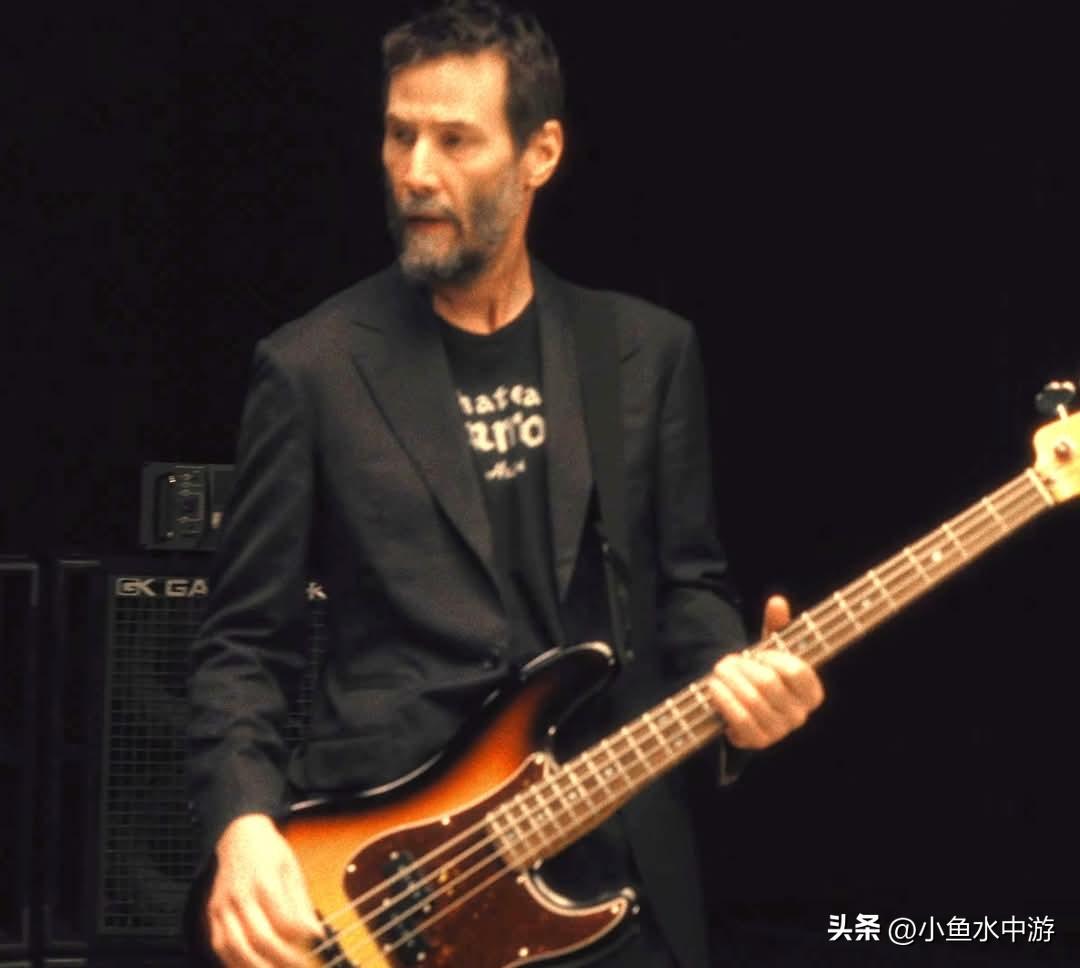 基努·里维斯宣布，他的“天狼星”乐队将于五月发行全新专辑！首支单曲MV正式发布