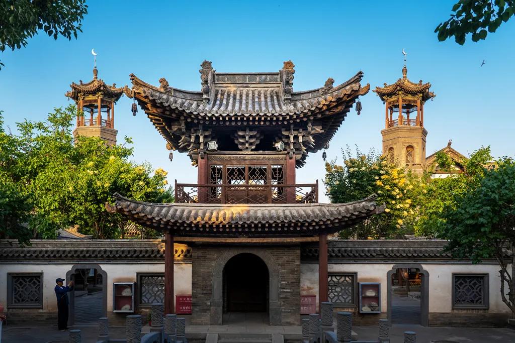 位于大同市平城区的清真大寺，是当年耿彦波主政时期古城内恢复修复的九大历史古建筑之