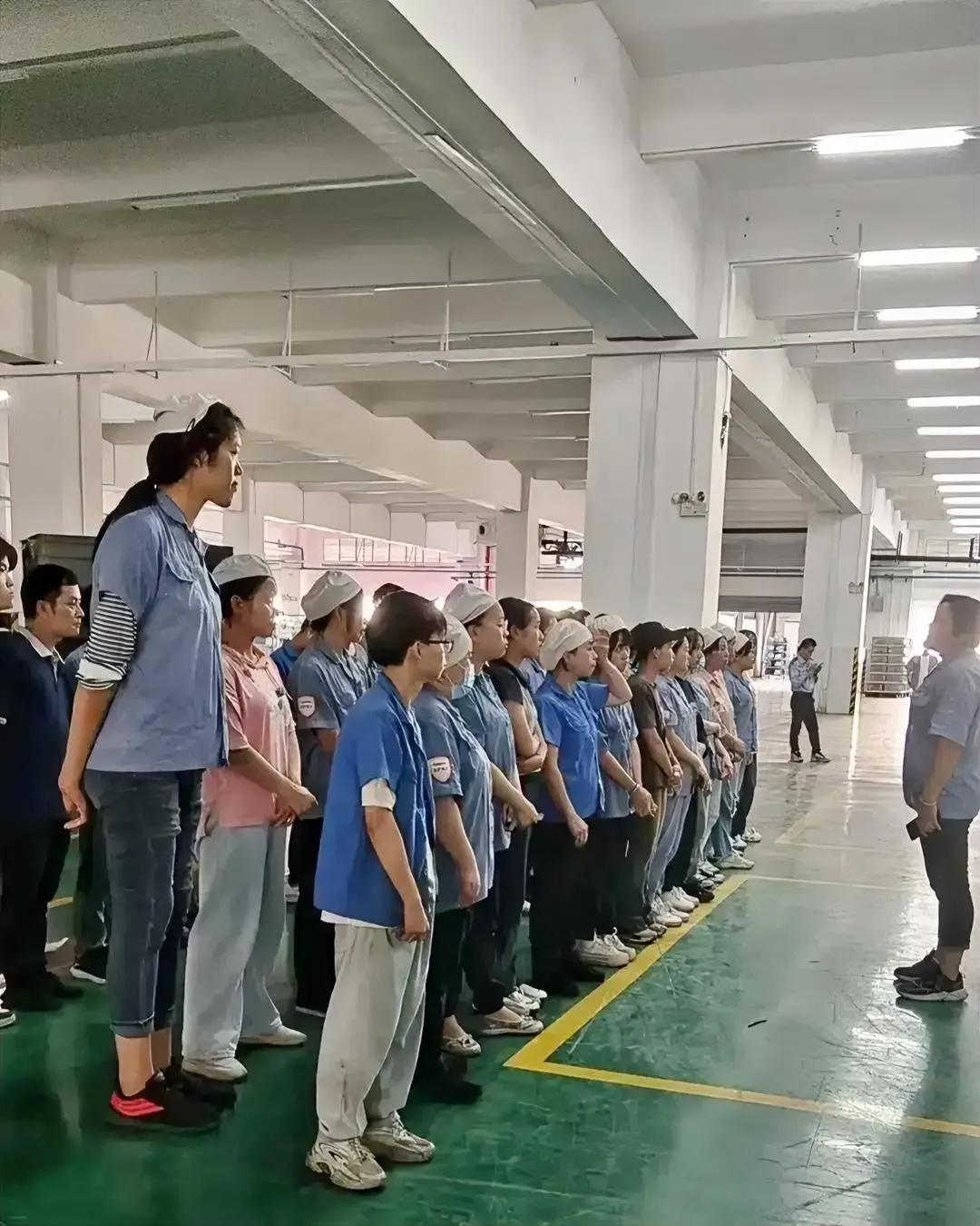 我问她你长1米92那么高，为啥不去国家队？他无奈的说：去国家队顶多给他们当当队员