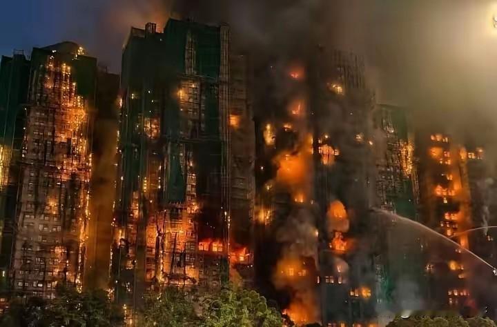 看到香港火灾的新闻
我立刻做了三个决定
 
第一，给家里每个房间配置独立烟雾报警